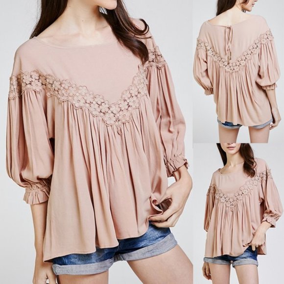In Loom Tops - NEW Latte Mauve Shirred Floral Crochet Lace Inset Flowy Ruffle Boho Blouse Top M